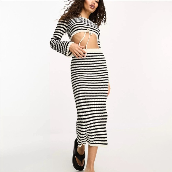 ASOS DESIGN Petite knit midi skirt in black and white stripe • Size S - Picture 2 of 5